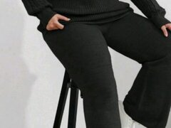 Bruneta matura cu forme